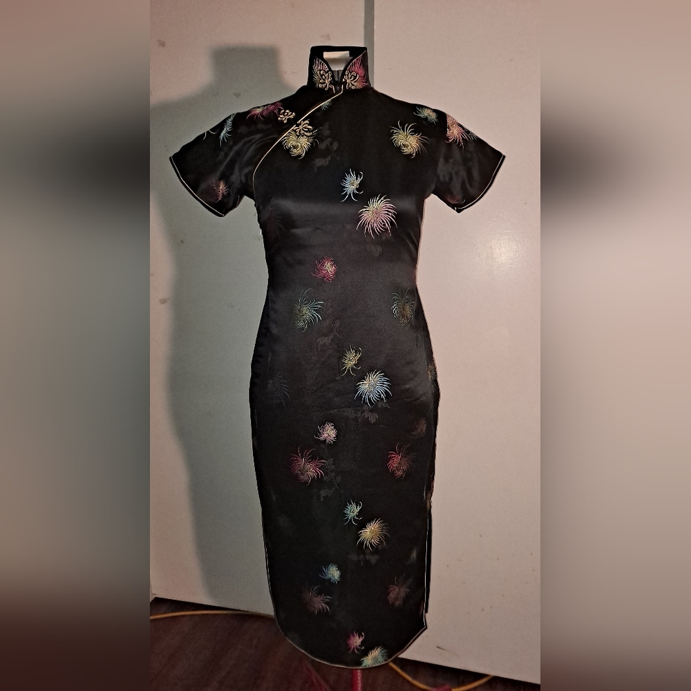 Black brocade Cheongsam asian pin-up dress.